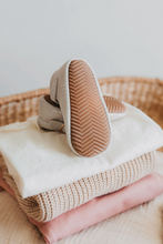 Load image into Gallery viewer, Sparkle White Olivia