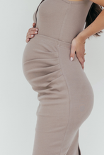 Load image into Gallery viewer, Ribbed Structured Maternity Skirt